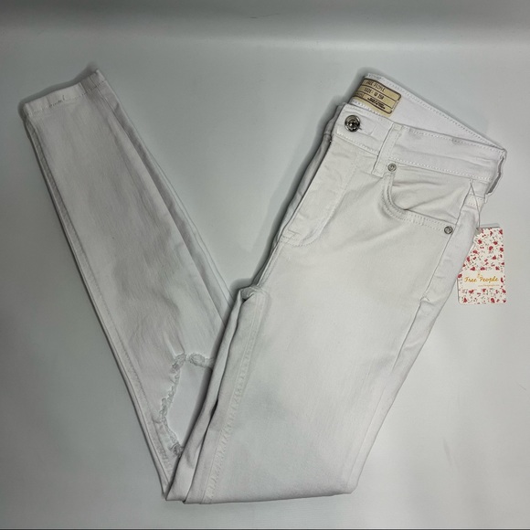 3) NWT Free People White Denim Busted Knee Distressed Skinny 9” Jeans Size 26 - Picture 3 of 15